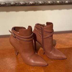 Pour la Victoire cognac color leather booties sz 7